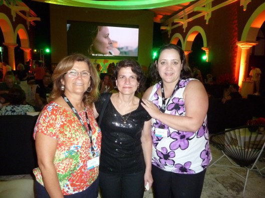 Fernanda Aşkin (Brezo Tours), à direita, com Rossana Camarate (Eliane Scanavacca Viagens) e Nilgün Tetik (Brezo Tours), em coquetel da ILMT Americas, no México – foto © PanHotéis